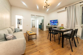 Ultracentral Spacious Apartment 4BR